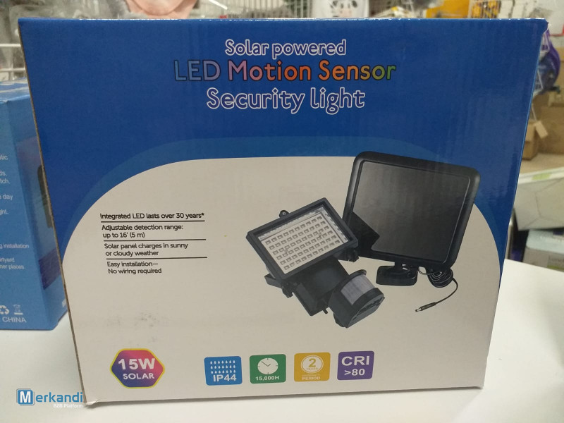 Solárna lampa s pohybovým a súmrakovým senzorom 15W