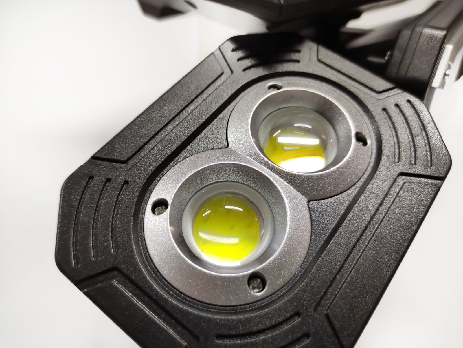 Solárna lampa COB-32 LED 4.8W s pohybovým a súmrakovým senzorom IP65