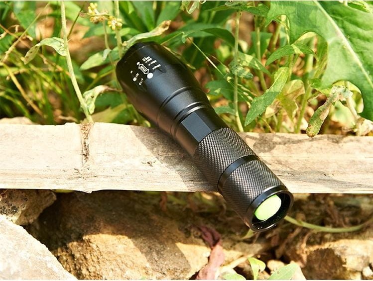 Taktická baterka COB so zoomom XML T6 USB