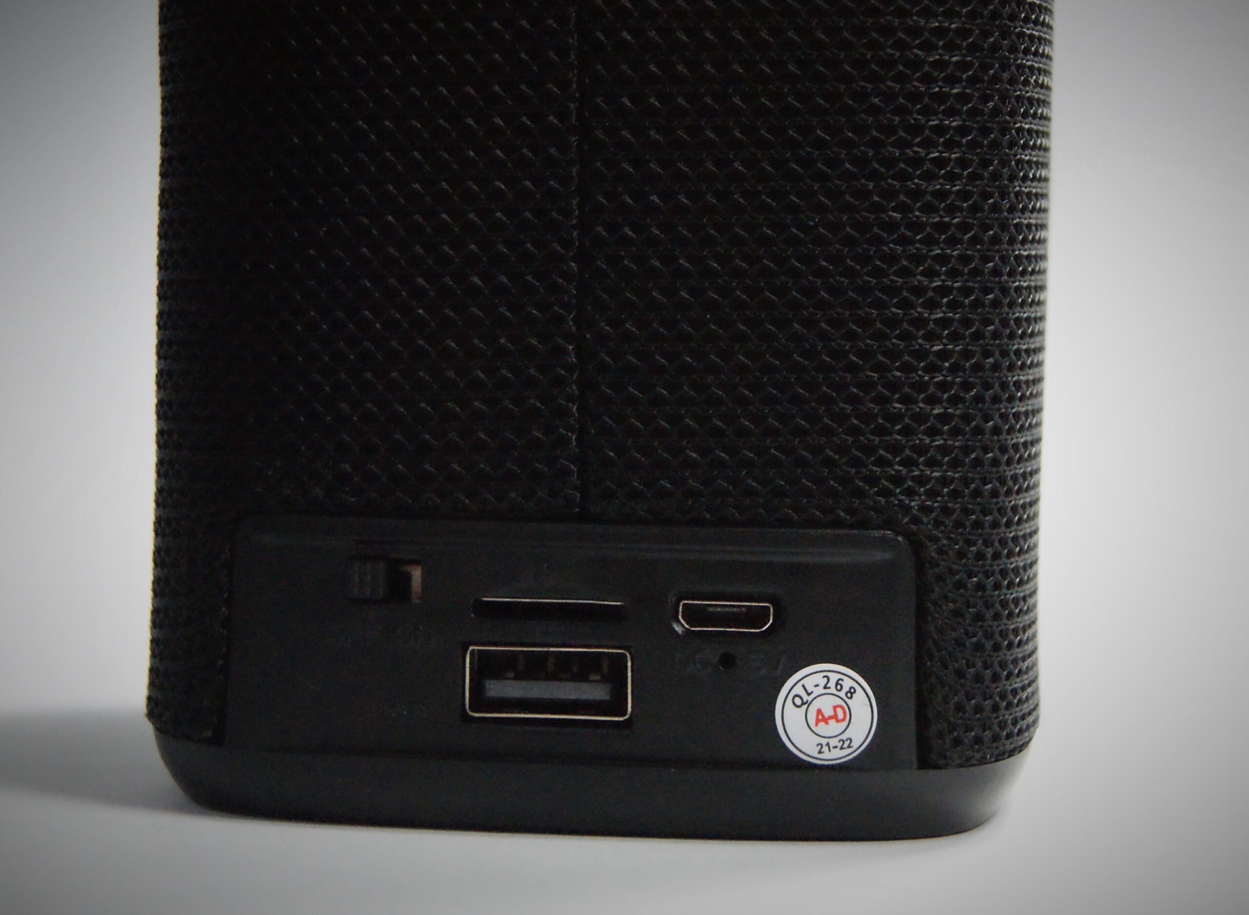 Bezdrôtový Bluetooth reproduktor s duálnym LED osvetlením