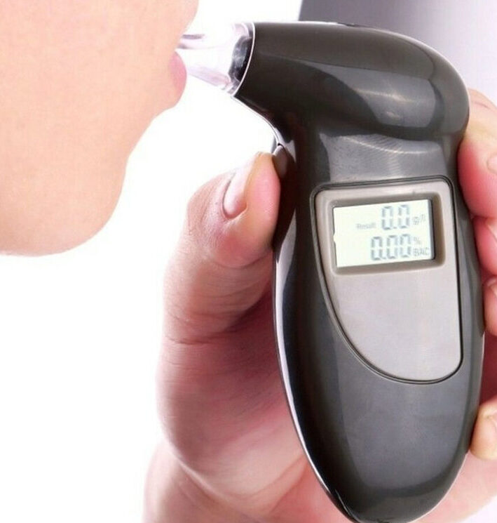 Digitálny alkoholtester s vymeniteľnými náustkami
